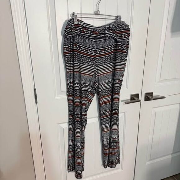 Robert Louis Pants - Pants 3X Robert Louis Printed Stretch Boho Geometric 31”=inseam 12”=rise C7356